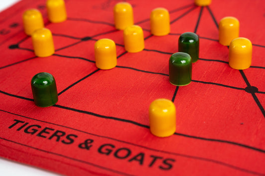 Buy Puli Meka (BaghChaal) – Best Raw Silk Indian Strategy Game Online On Enchantoys